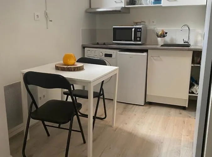 Joli Studio Calme Et Lumineux