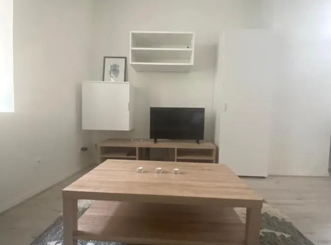 Joli Studio Calme Et Lumineux
